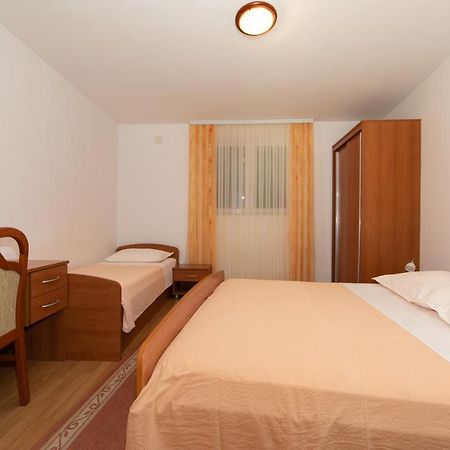 Apartmani Biser Tučepi エクステリア 写真