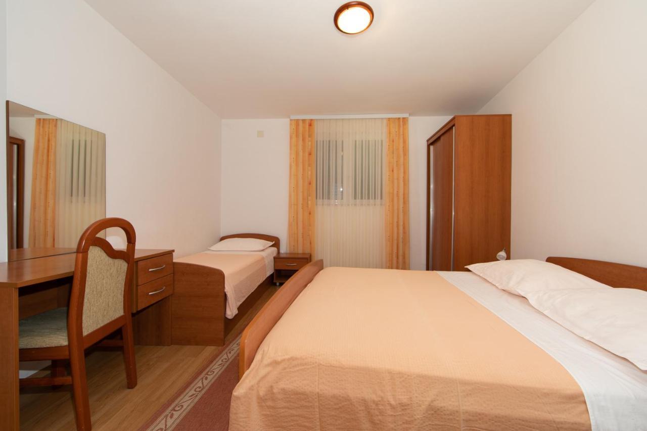 Apartmani Biser Tučepi エクステリア 写真