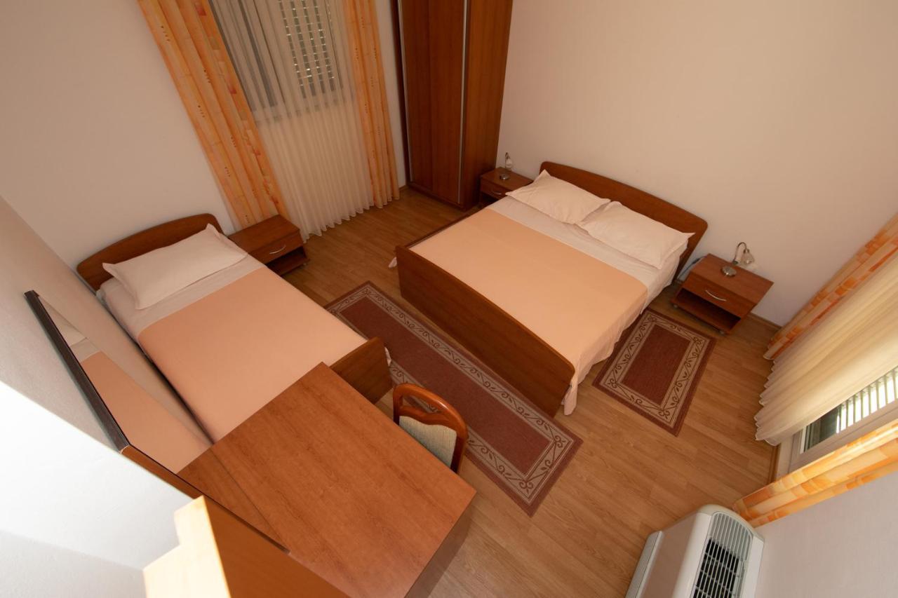 Apartmani Biser Tučepi エクステリア 写真