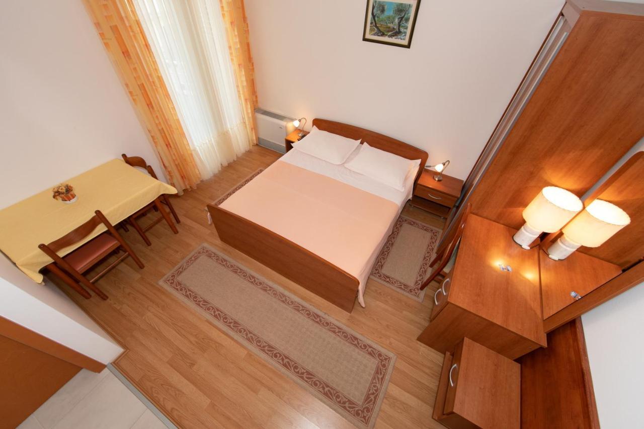 Apartmani Biser Tučepi エクステリア 写真