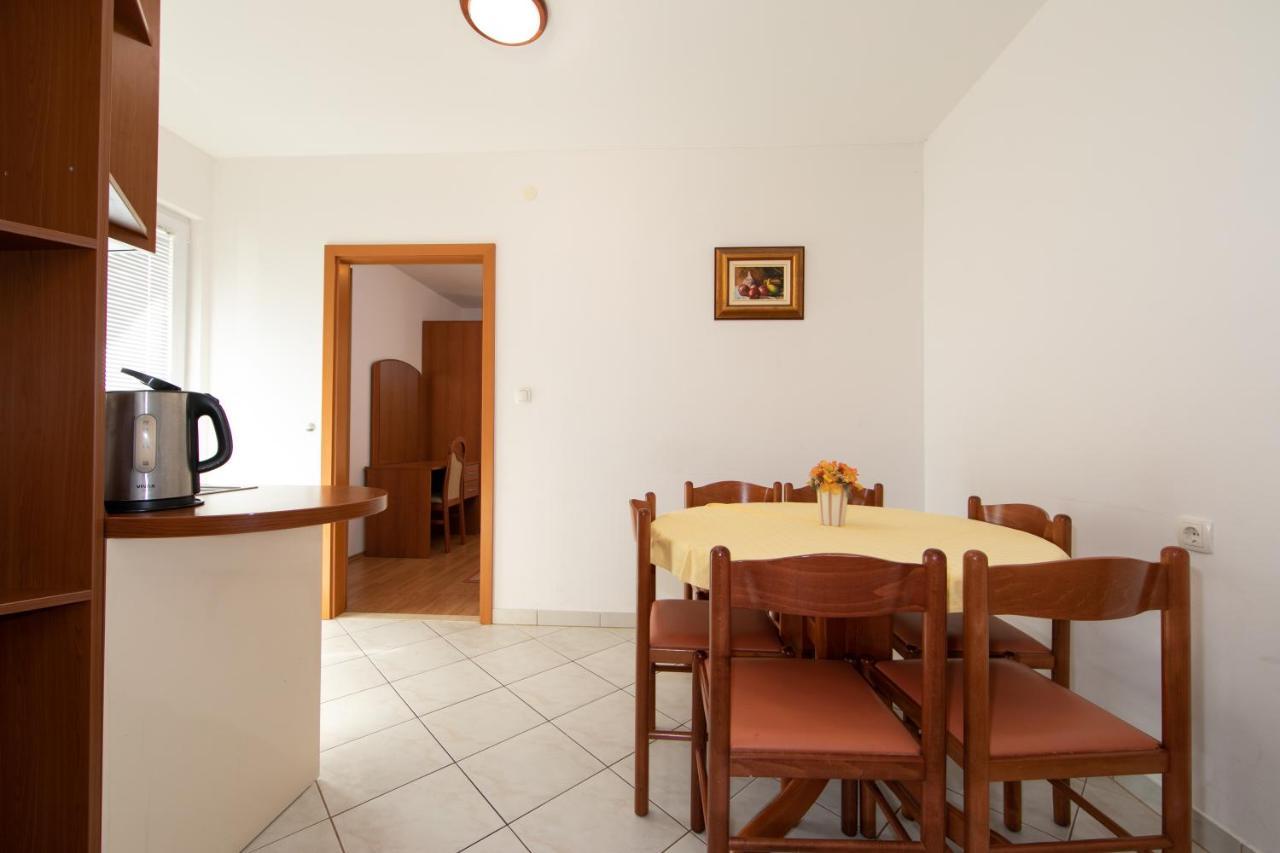 Apartmani Biser Tučepi エクステリア 写真