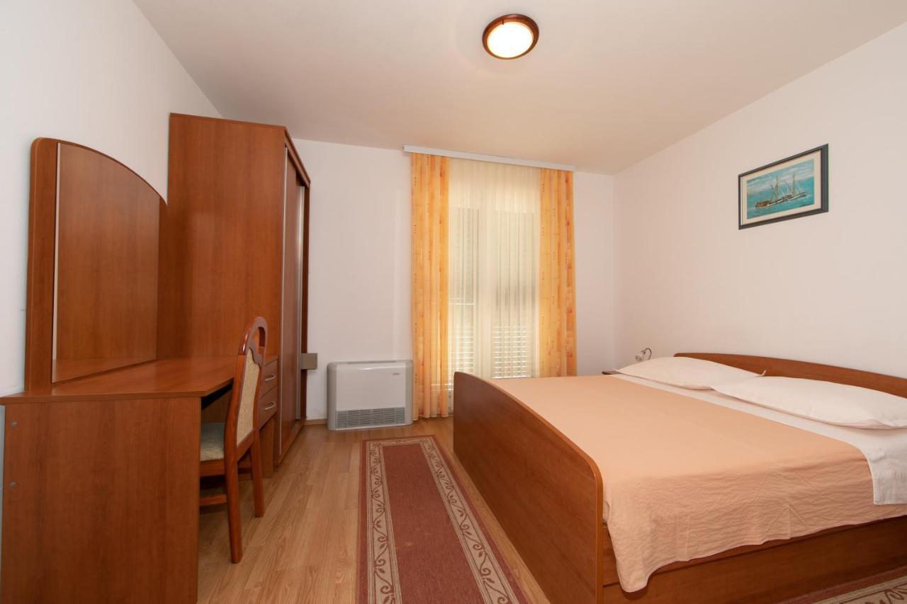 Apartmani Biser Tučepi エクステリア 写真