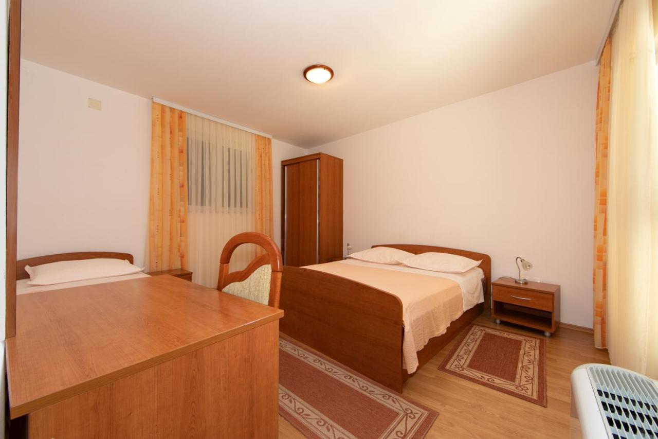 Apartmani Biser Tučepi エクステリア 写真