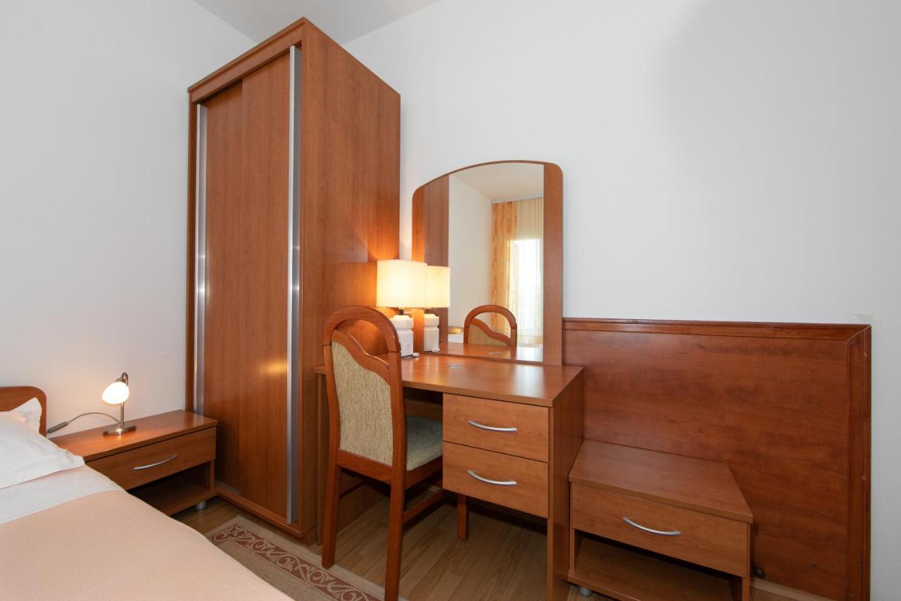Apartmani Biser Tučepi エクステリア 写真