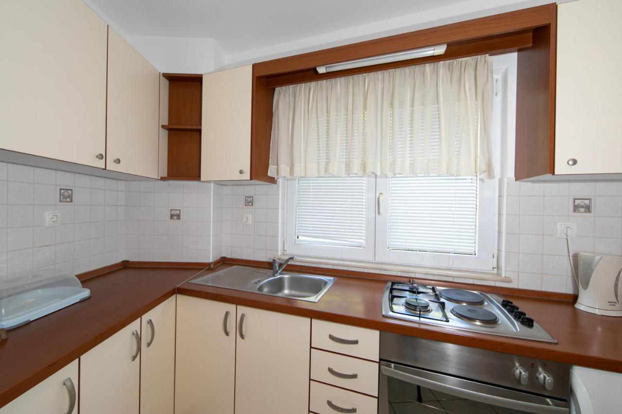 Apartmani Biser Tučepi エクステリア 写真