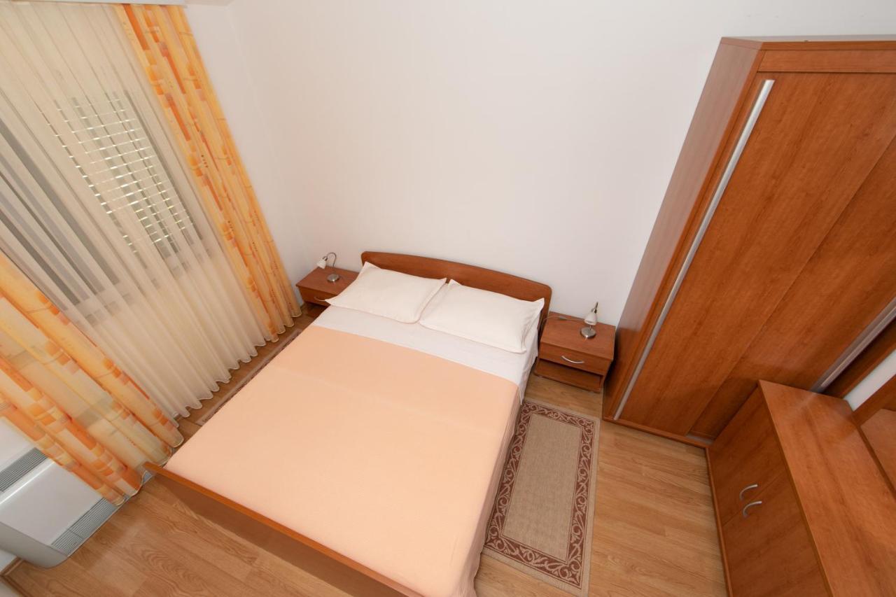 Apartmani Biser Tučepi エクステリア 写真