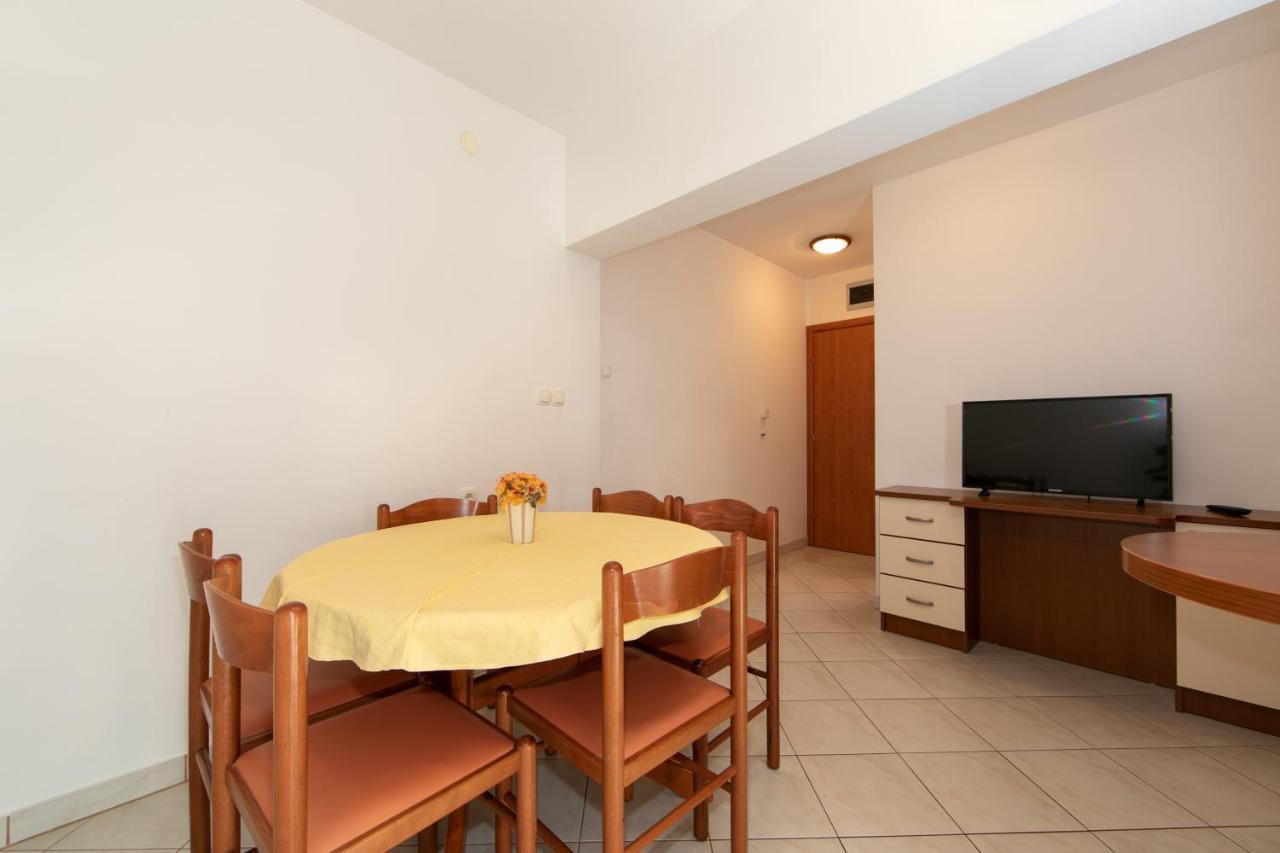 Apartmani Biser Tučepi エクステリア 写真