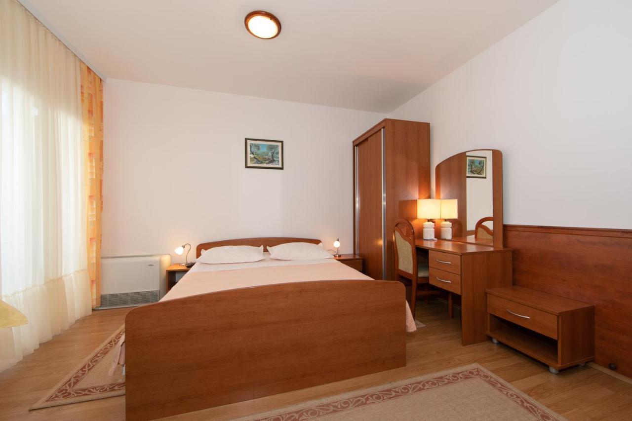 Apartmani Biser Tučepi エクステリア 写真