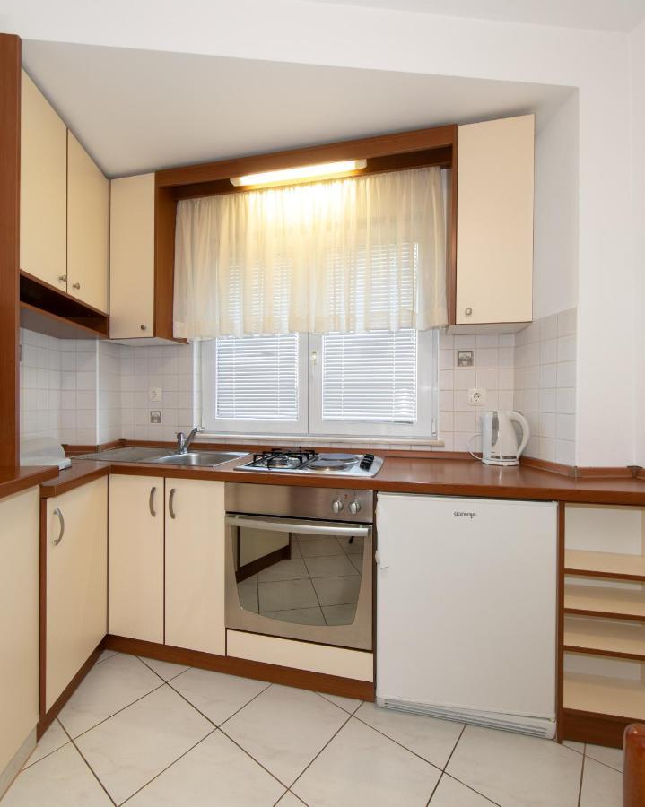 Apartmani Biser Tučepi エクステリア 写真