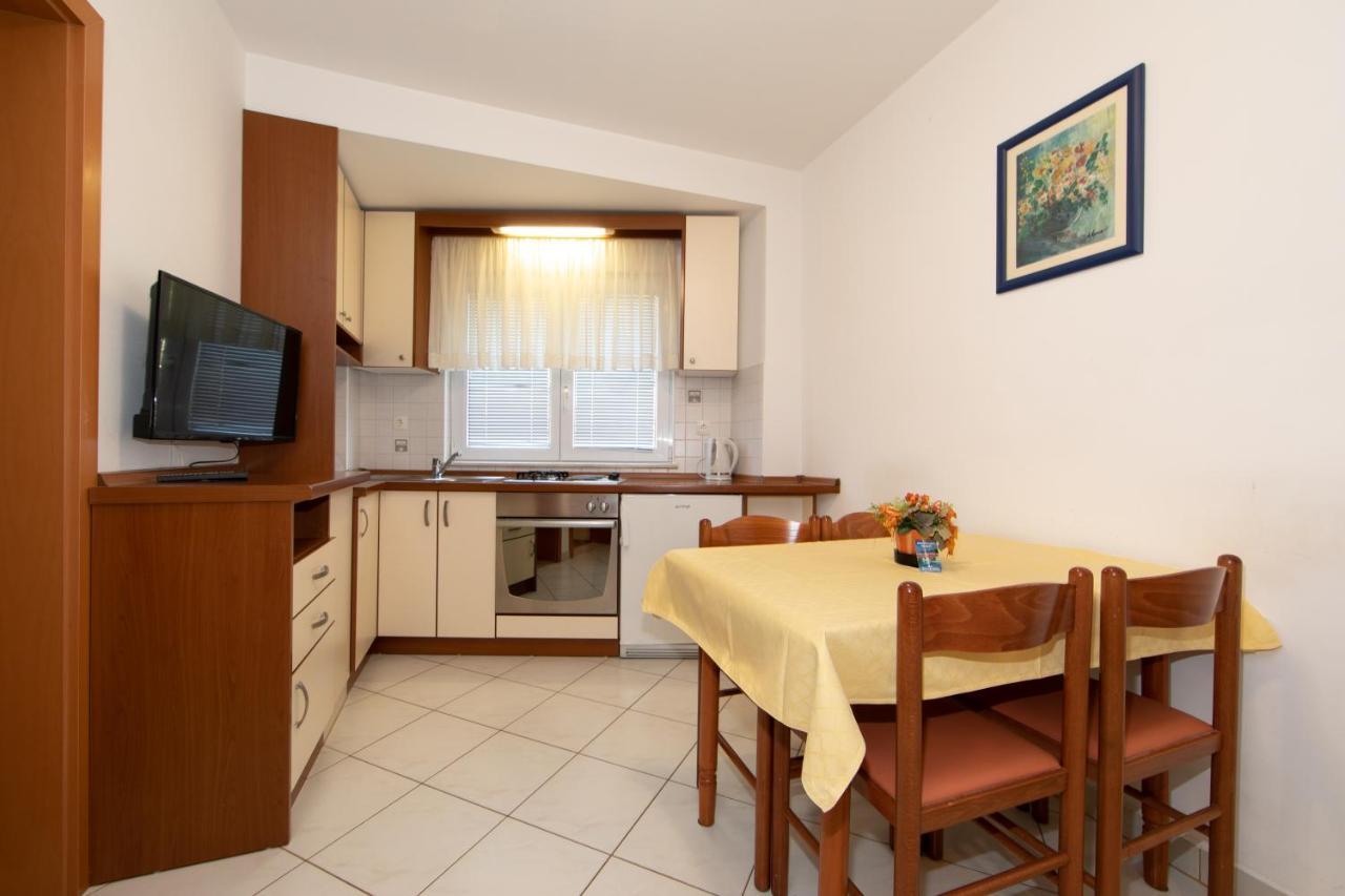 Apartmani Biser Tučepi エクステリア 写真