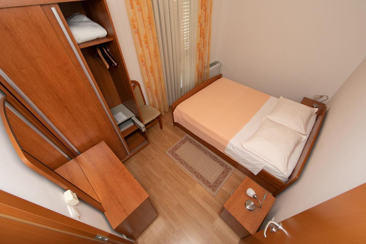 Apartmani Biser Tučepi エクステリア 写真