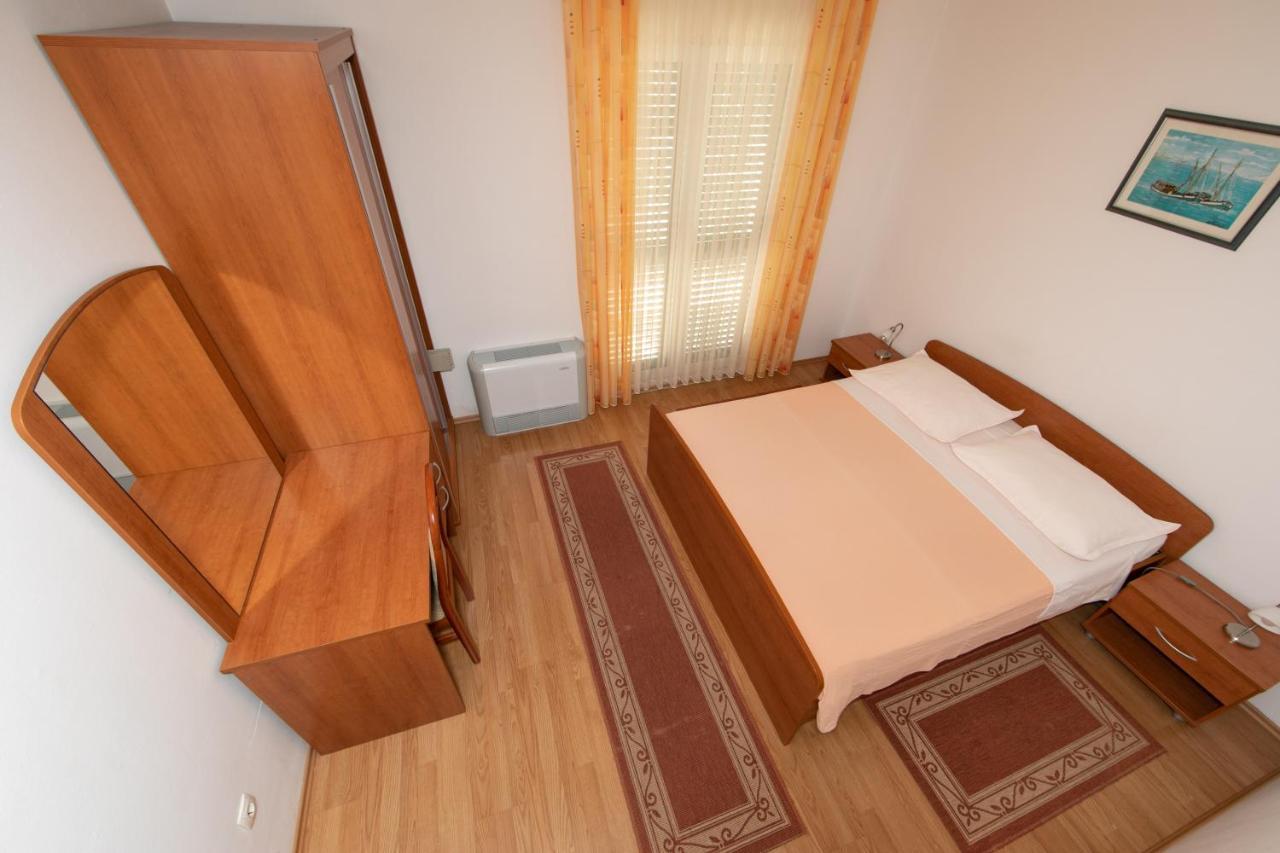 Apartmani Biser Tučepi エクステリア 写真