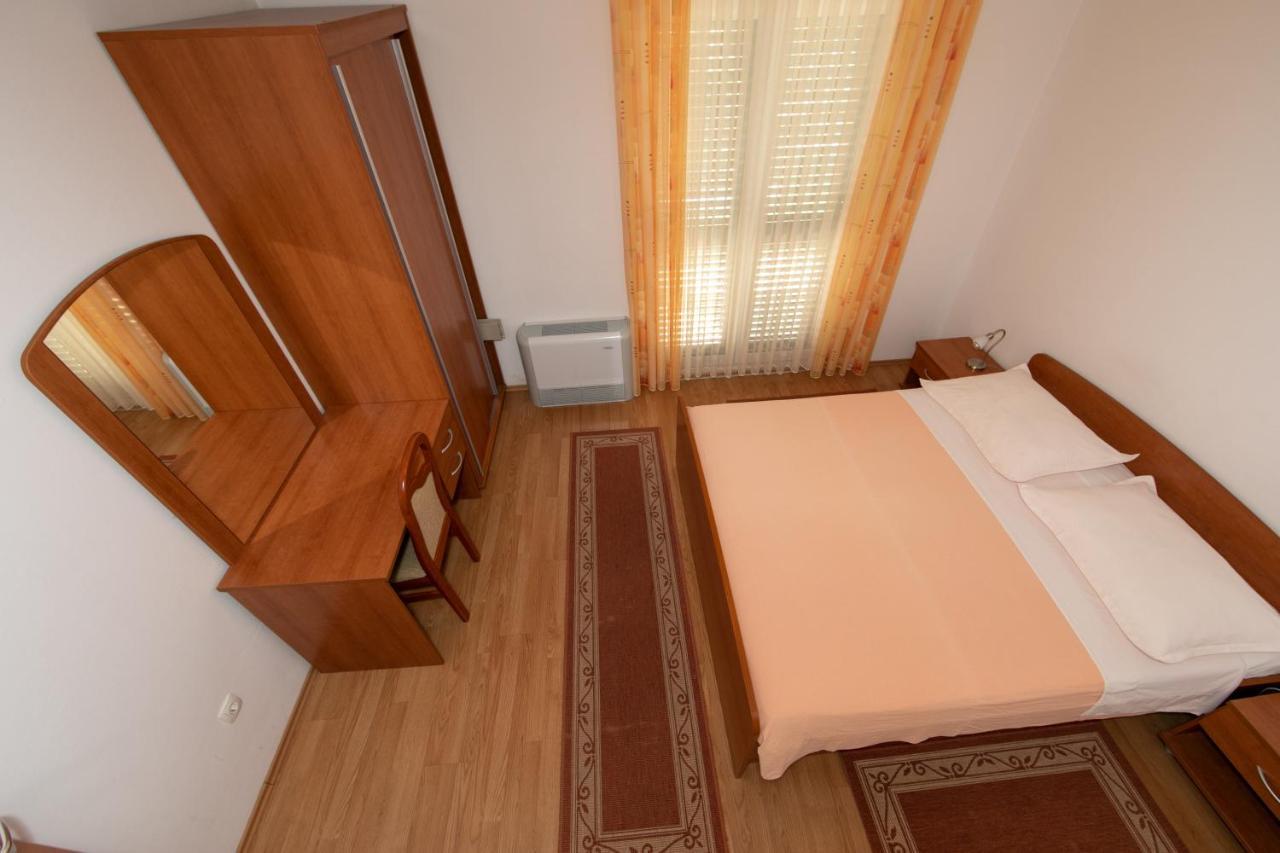 Apartmani Biser Tučepi エクステリア 写真