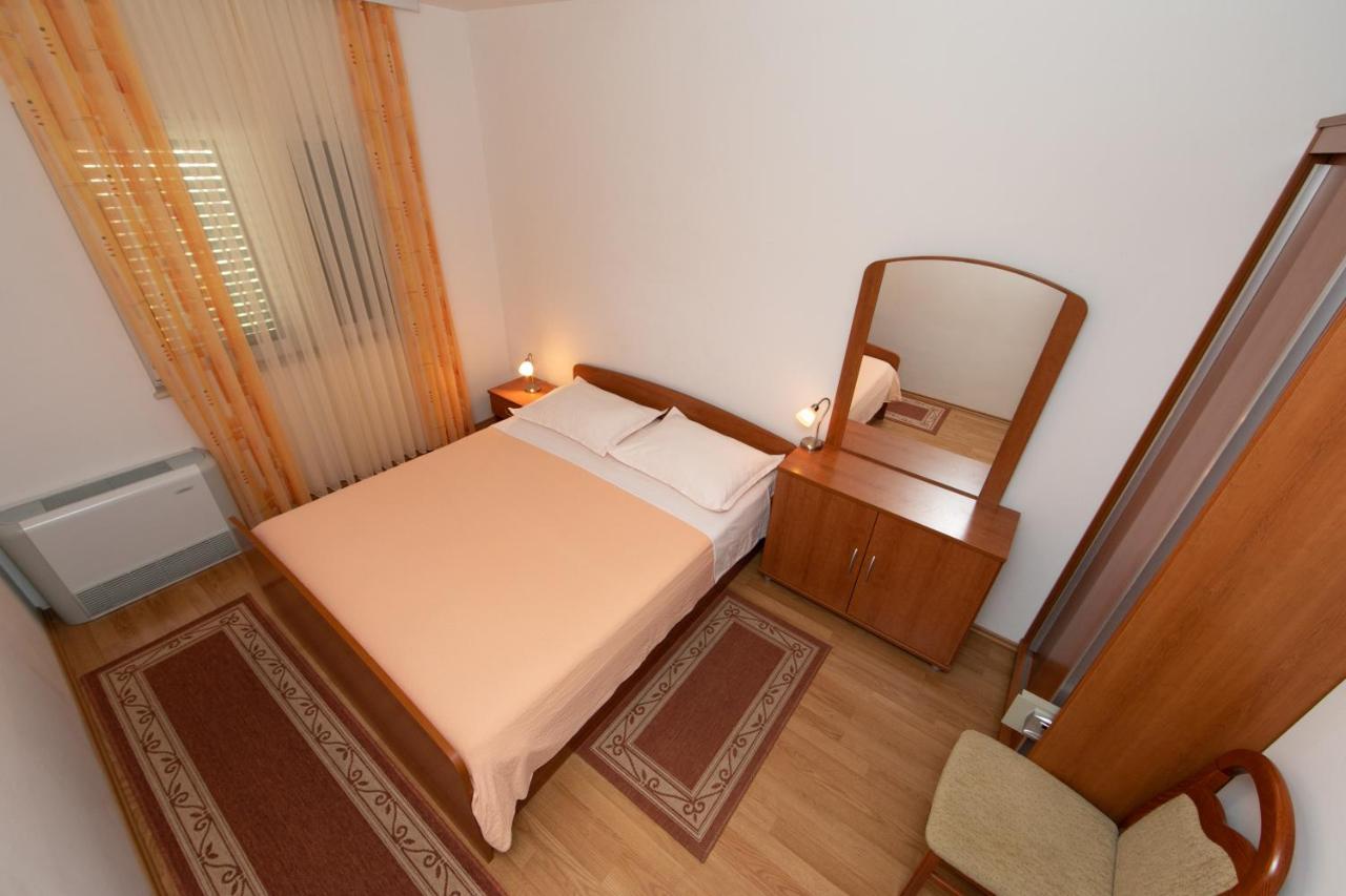 Apartmani Biser Tučepi エクステリア 写真