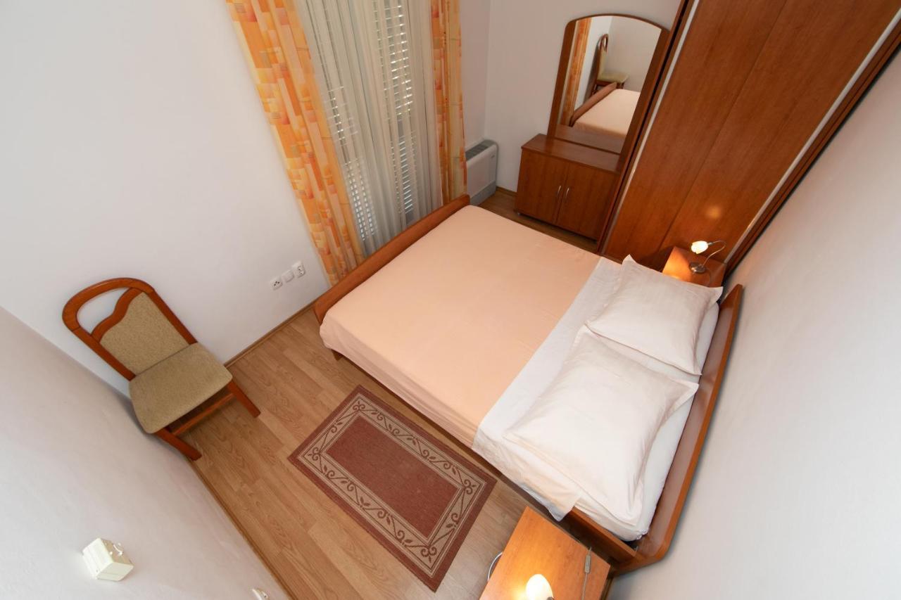 Apartmani Biser Tučepi エクステリア 写真