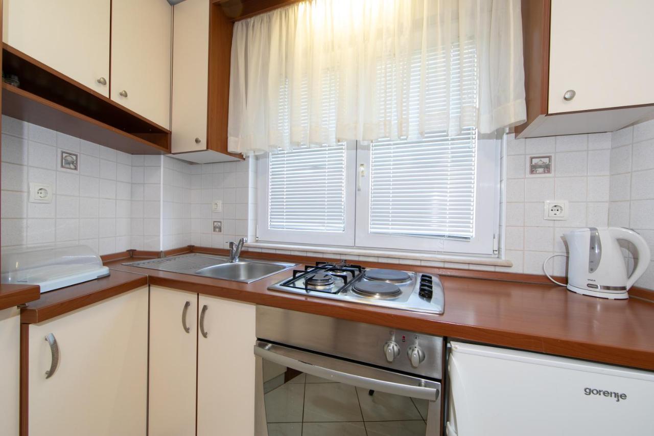 Apartmani Biser Tučepi エクステリア 写真