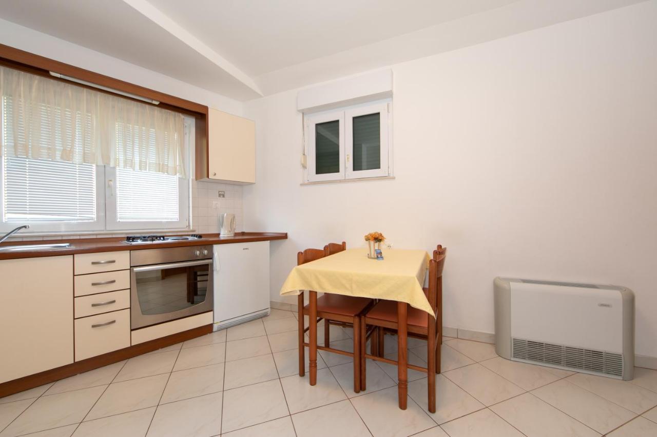 Apartmani Biser Tučepi エクステリア 写真