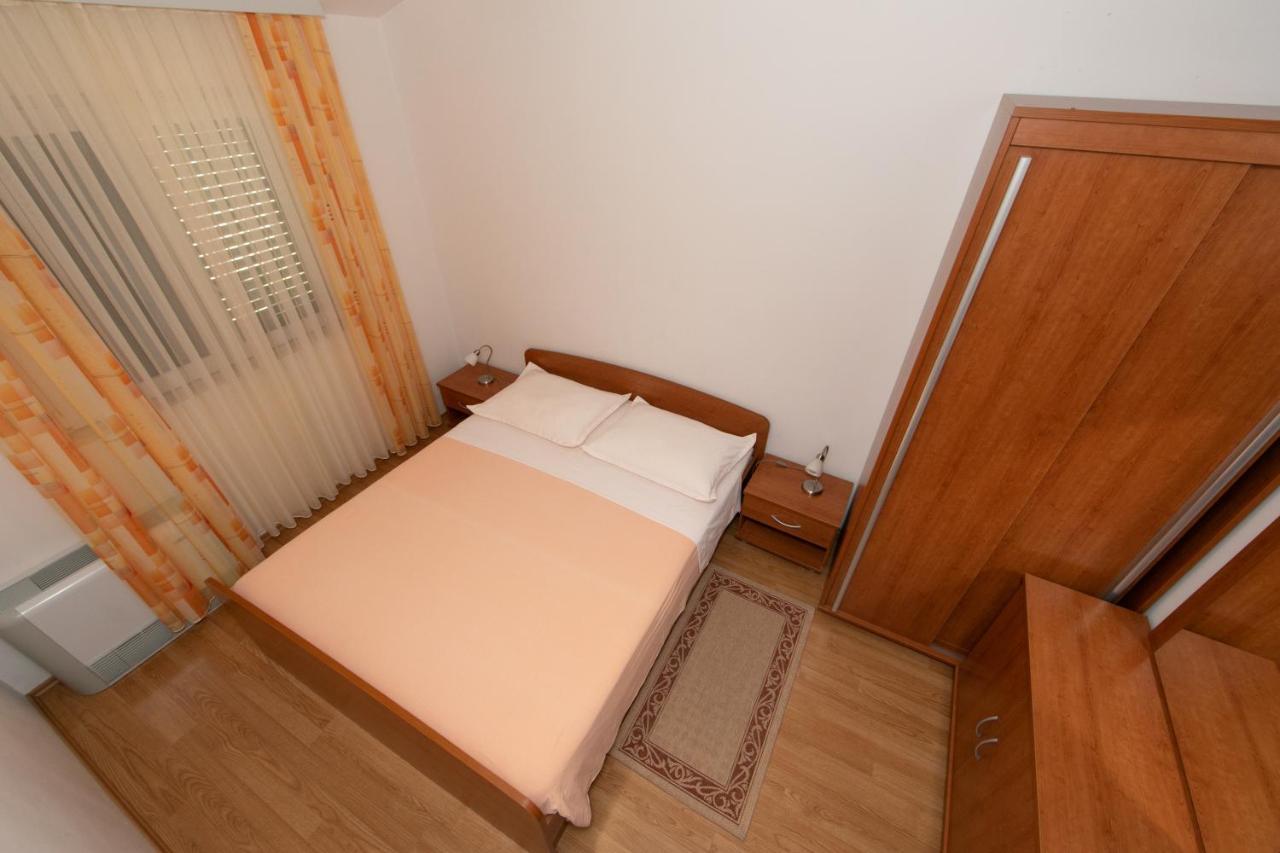 Apartmani Biser Tučepi エクステリア 写真