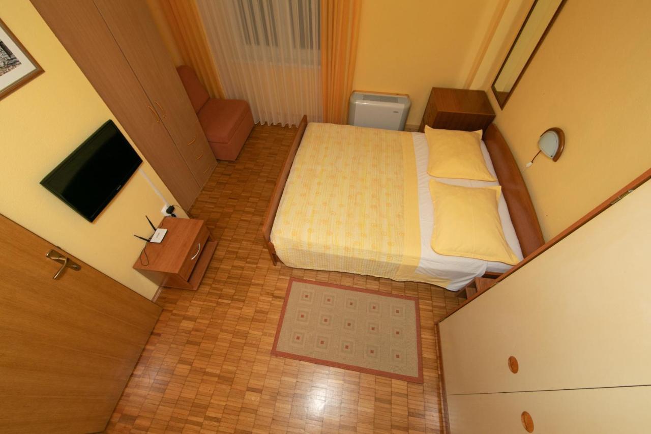 Apartmani Biser Tučepi エクステリア 写真