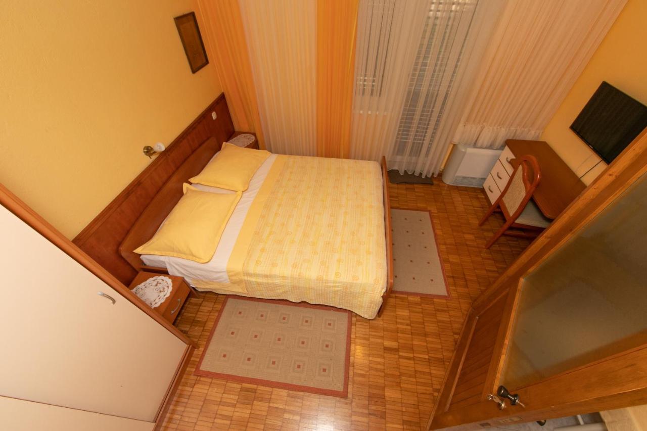 Apartmani Biser Tučepi エクステリア 写真
