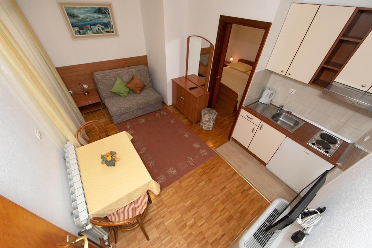 Apartmani Biser Tučepi エクステリア 写真