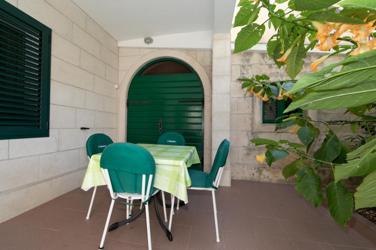 Apartmani Biser Tučepi エクステリア 写真