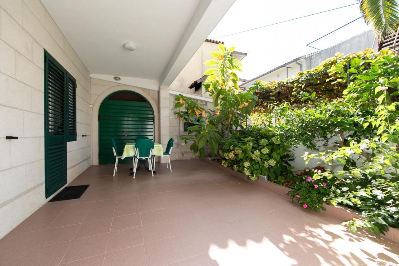 Apartmani Biser Tučepi エクステリア 写真