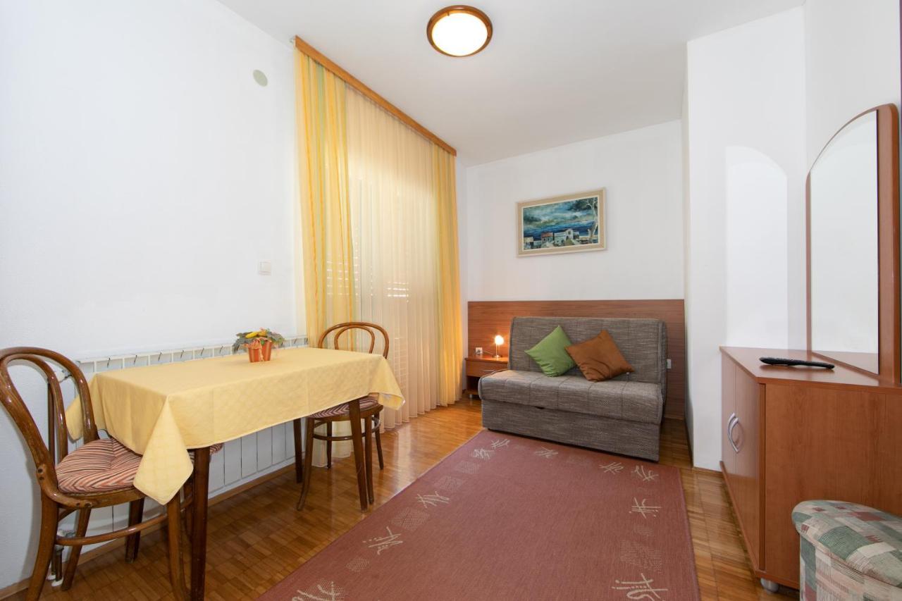 Apartmani Biser Tučepi エクステリア 写真
