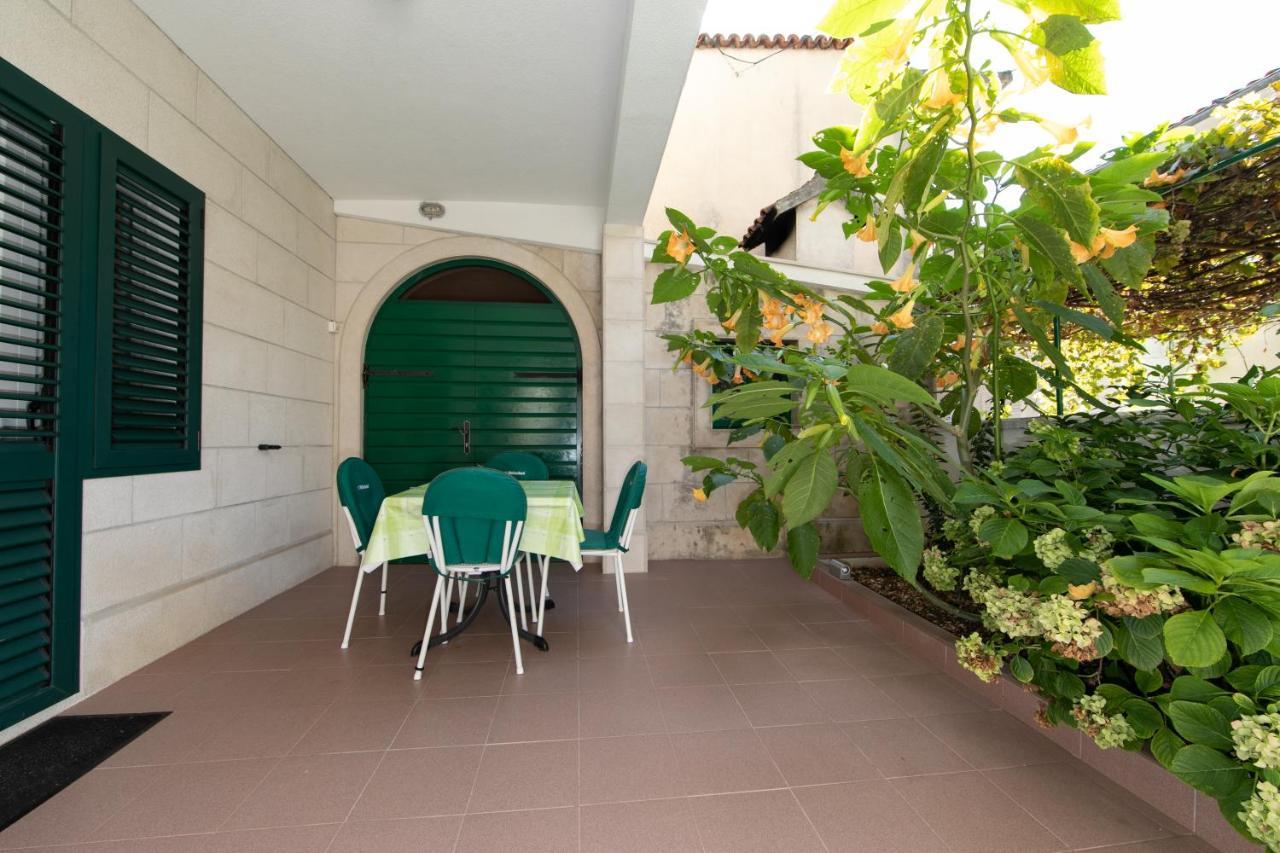 Apartmani Biser Tučepi エクステリア 写真
