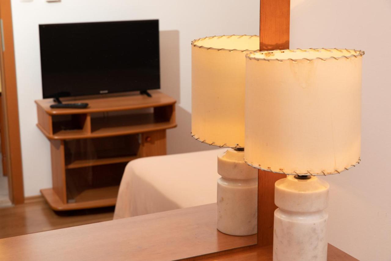 Apartmani Biser Tučepi エクステリア 写真