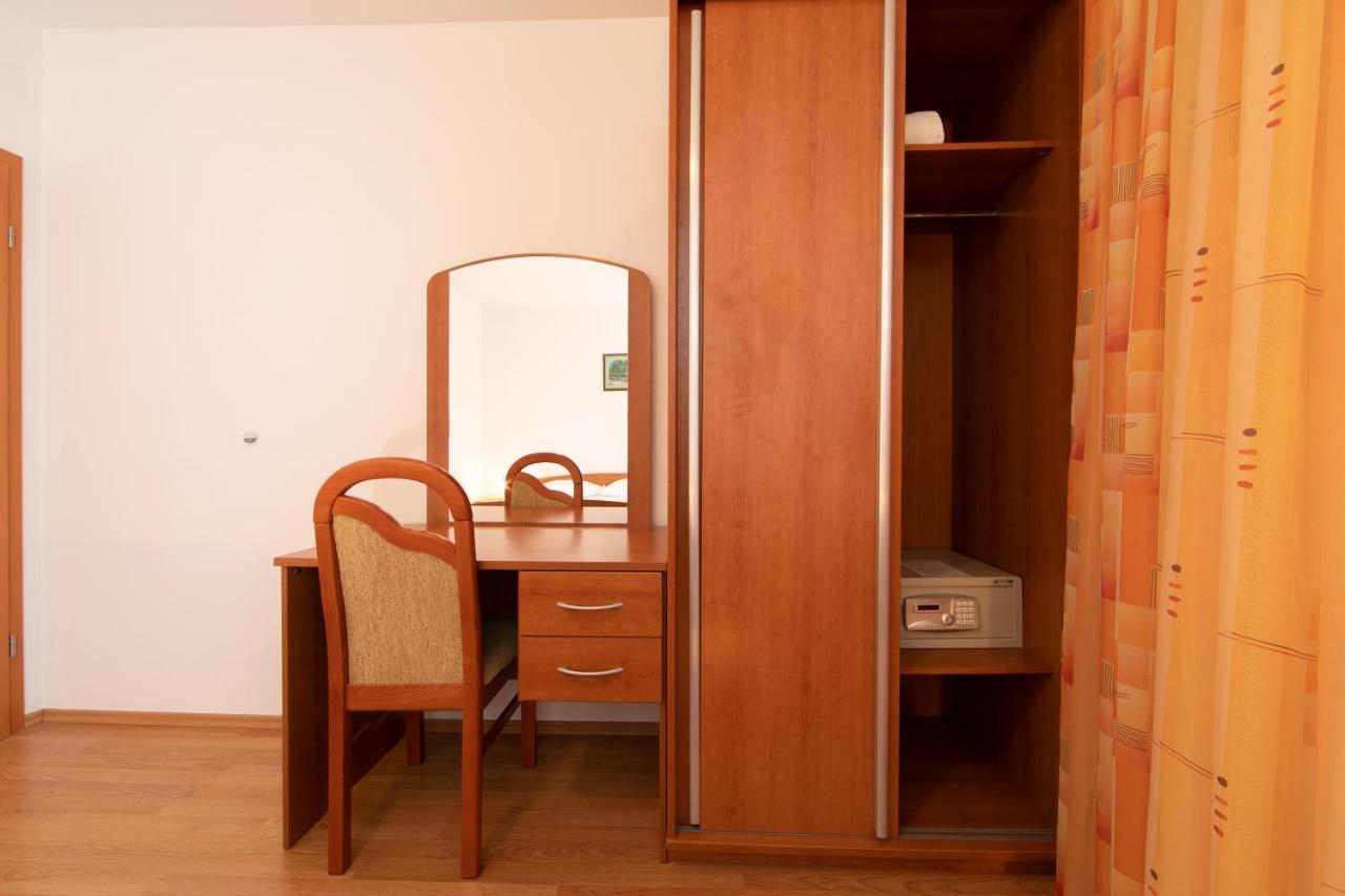 Apartmani Biser Tučepi エクステリア 写真