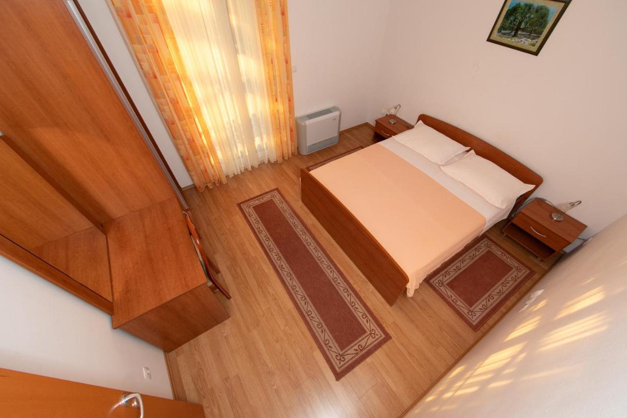 Apartmani Biser Tučepi エクステリア 写真
