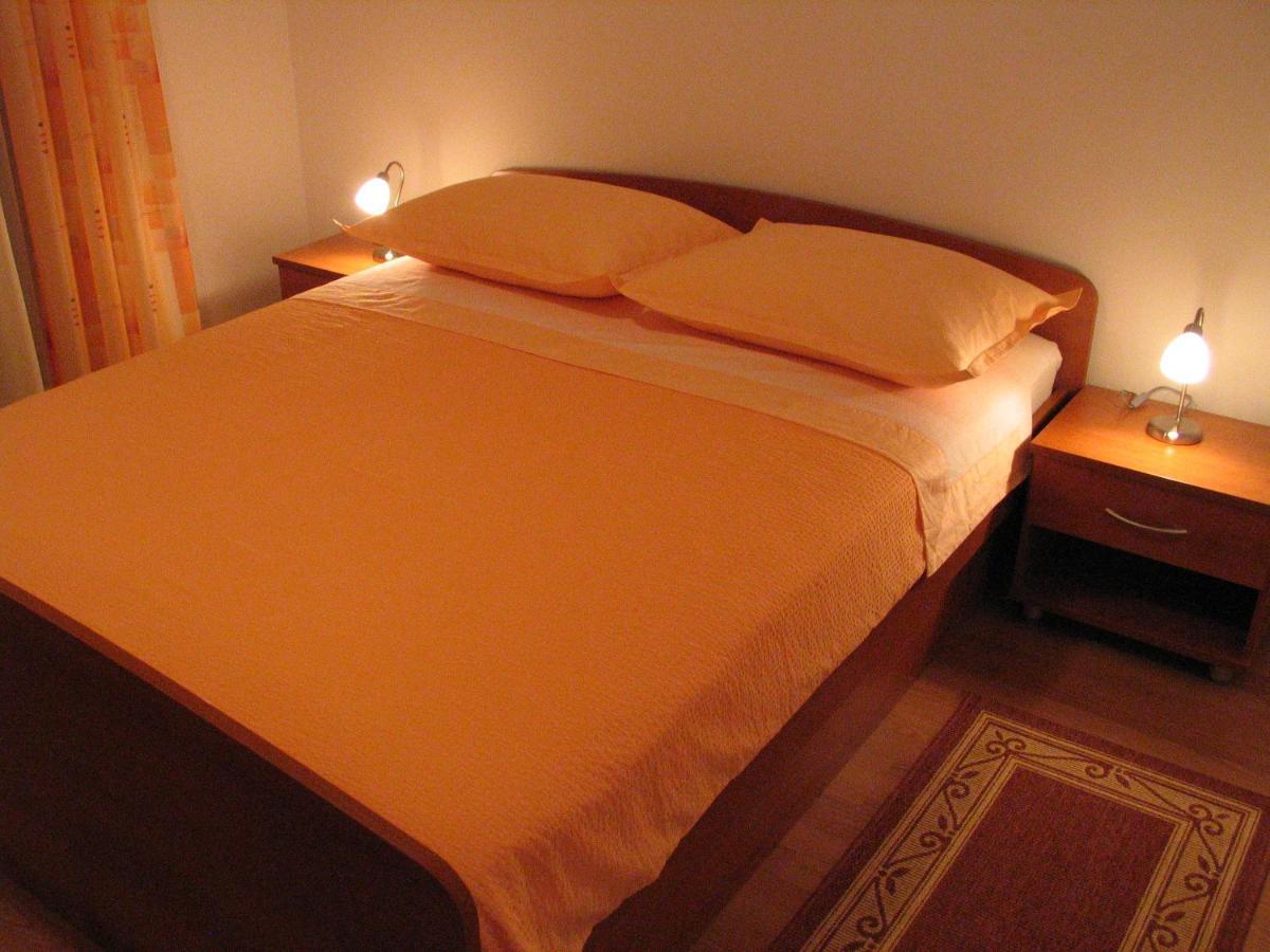 Apartmani Biser Tučepi エクステリア 写真