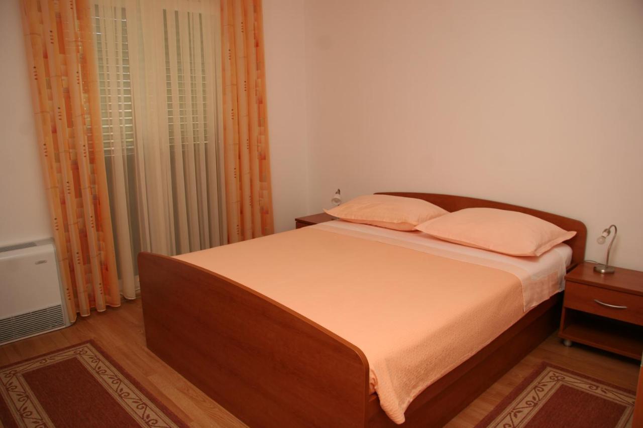 Apartmani Biser Tučepi エクステリア 写真