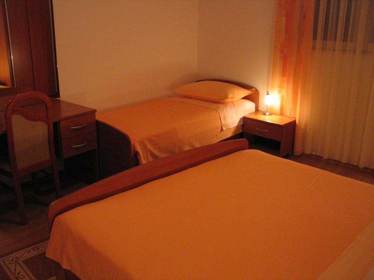 Apartmani Biser Tučepi エクステリア 写真