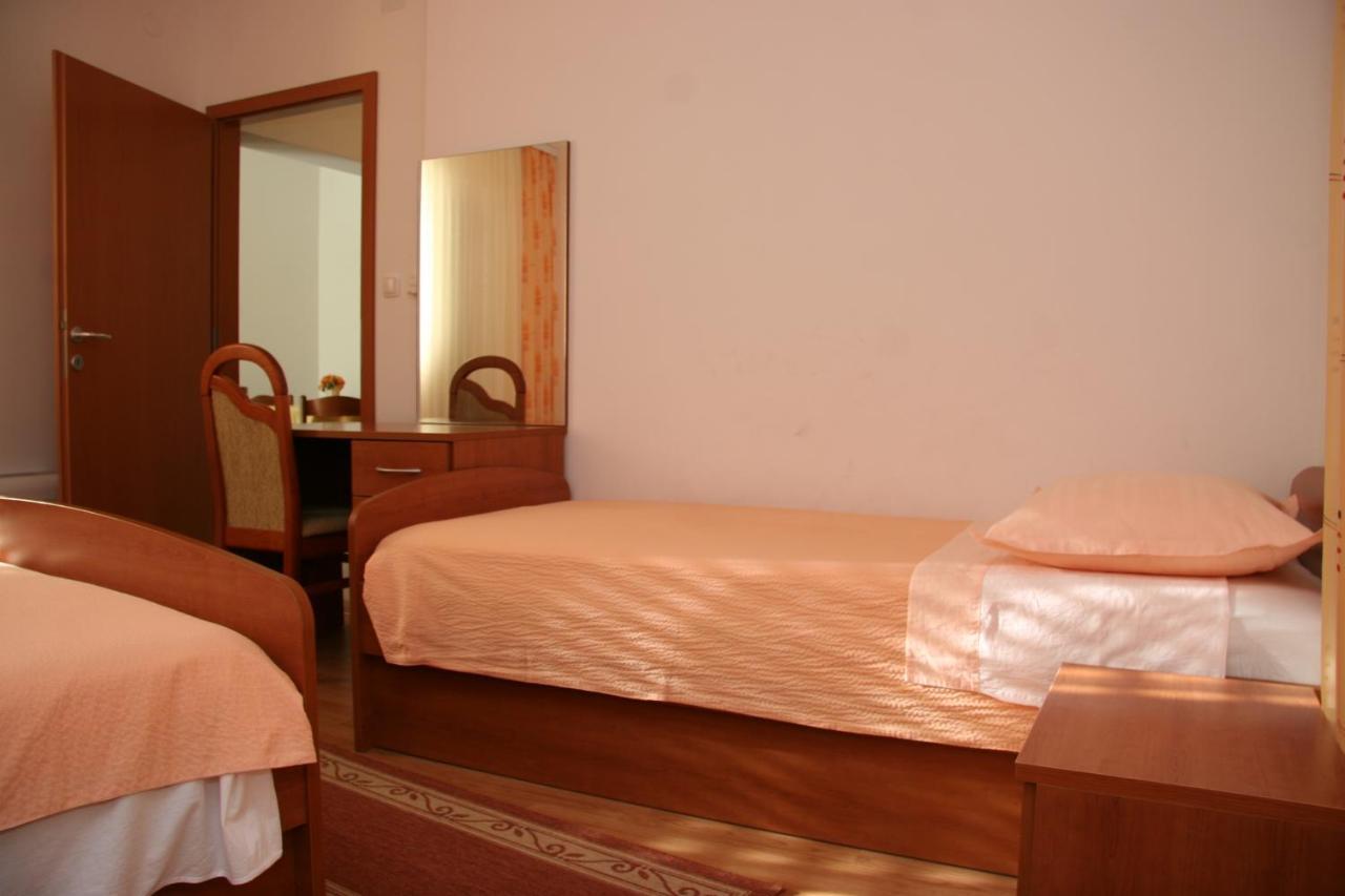 Apartmani Biser Tučepi エクステリア 写真